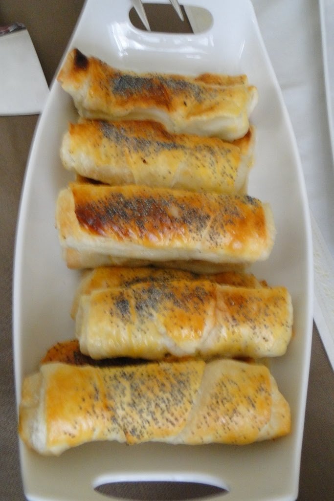 Zeytin Ezmeli Peynirli Börek