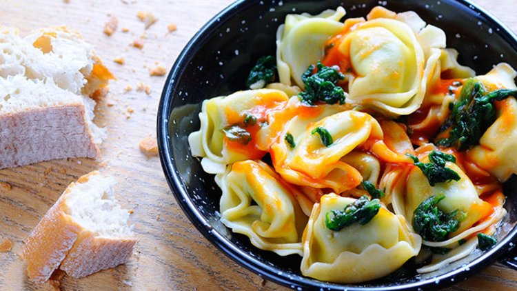 Ispanaklı Tortellini