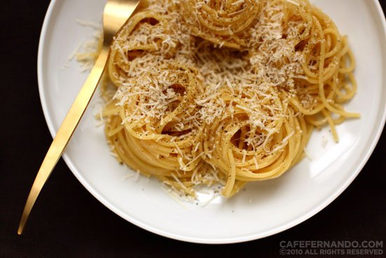 Cacio E Pepe Peynir Ve Karabiber Spagetti